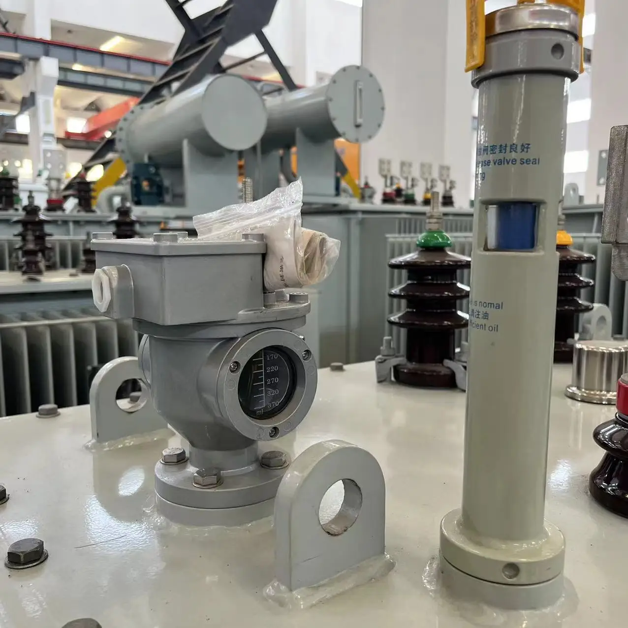 محول توزيع زيتي ثلاثي الأطوار عالي الجودة Dyn11 Yyn0 630kVA 800kVA 6.3kV 11kV محول خفض الجهد عرض 3