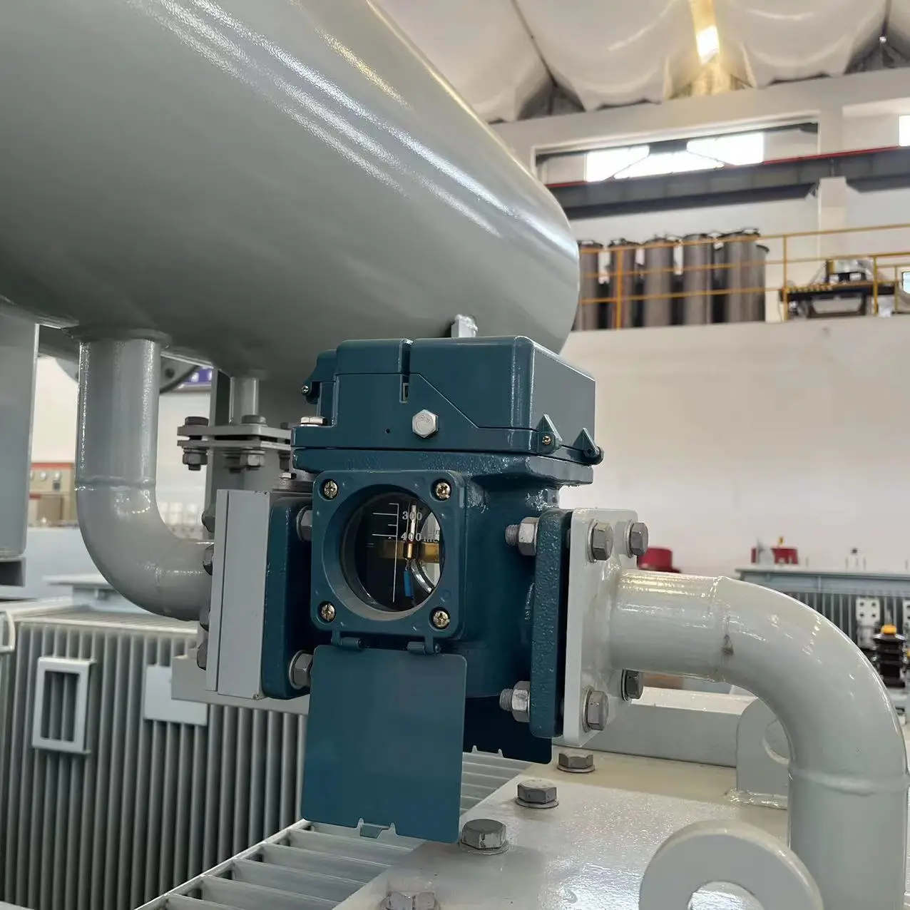محول توزيع زيتي ثلاثي الأطوار عالي الجودة Dyn11 Yyn0 630kVA 800kVA 6.3kV 11kV محول خفض الجهد عرض 4