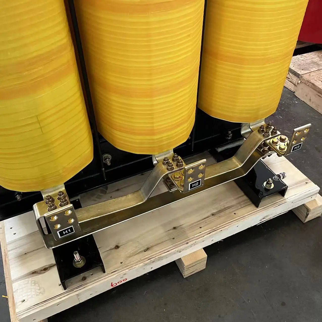 High Quality 3-Phase Dry Type Isolation Transformer 200KVA 400KVA Step Down Transformers 690V 440V Copper Winding MVHV View 1